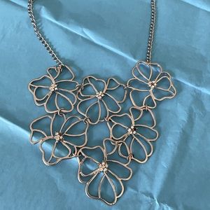 Lovely silver necklace with small fashion diamonds